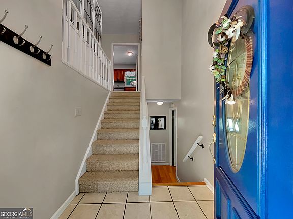4th image of 298 Hudson River Dr