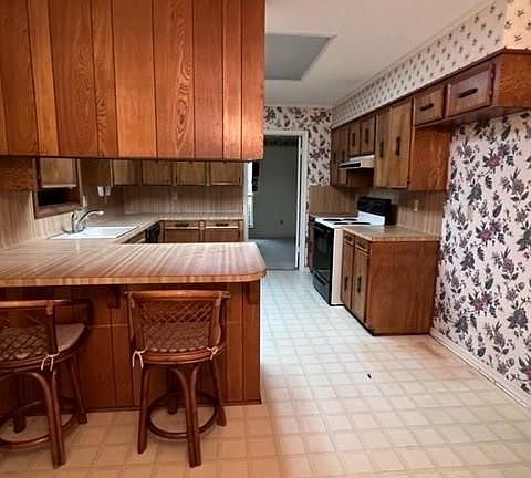 3rd image of 6095 Dorchester Cir