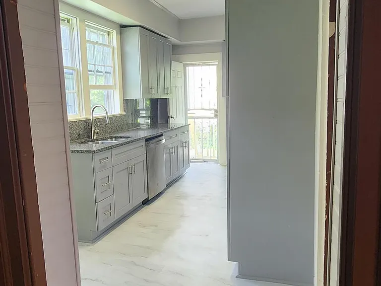 920 Reservoir Ave — Photo 17