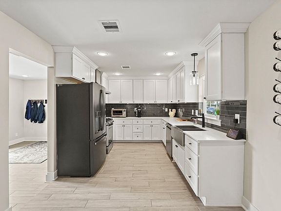 2nd image of 5009 Libbey Ln