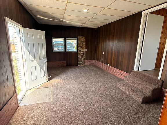 5th image of 3306 Stockdale Ln