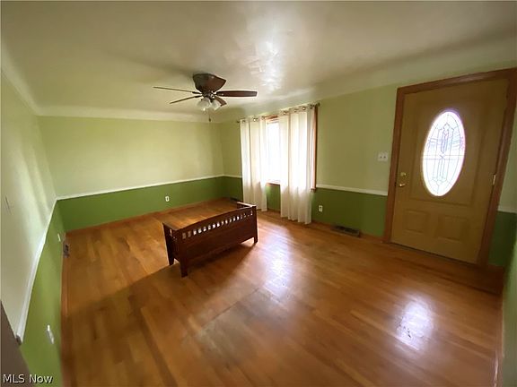 3rd image of 4700 Woodridge Dr