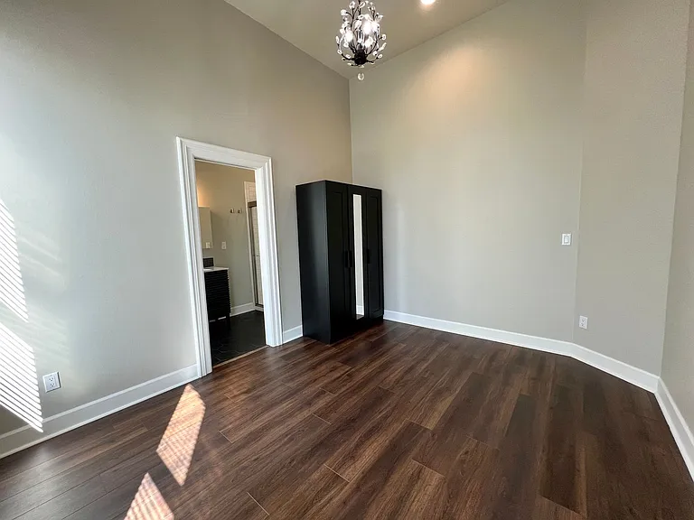 116 E 4th Ave — Photo 9