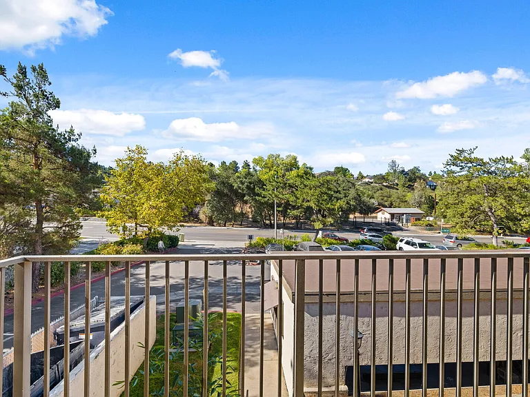 2648 Alpine Blvd #A — Photo 9