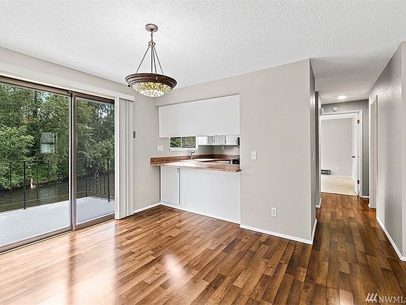 3rd image of 1519 22nd St NE #1537