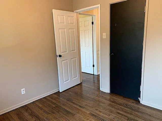 320 Lee Ave — Photo 9