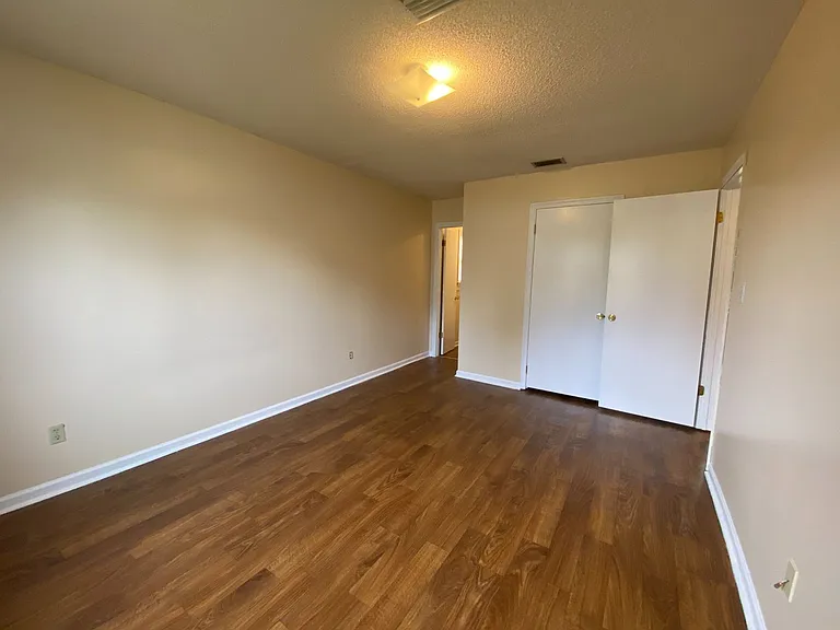 6111 Vinnie Dr — Photo 11