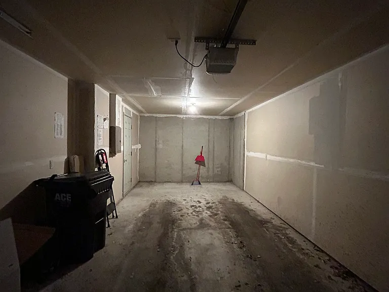 oversized 1 car garage