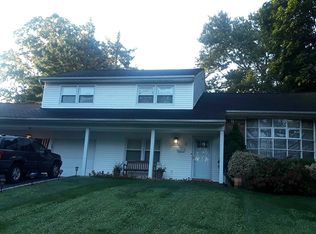 2 Doxey Dr, Glen Cove, NY 11542