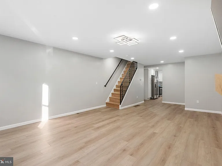 1203 Moore St — Photo 12