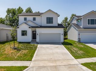 4736 167th St, Urbandale, IA 50323