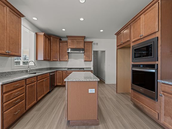 2nd image of 3543 Doral Dr