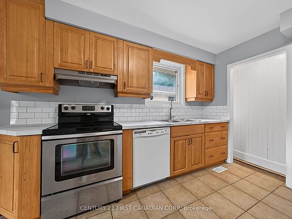 2nd image of 224 Culver Cres