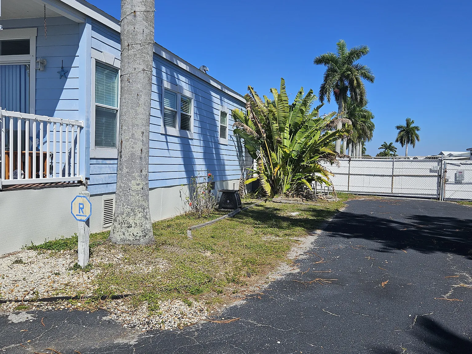2 bed, 704 sqft, $1,600 — Photo 3