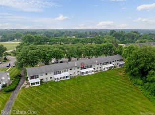 5980 Alan Dr APT 6, Brighton, MI