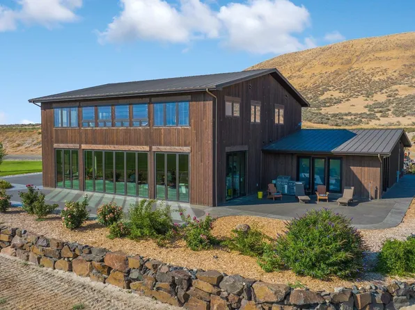 70598 E Badger Rd, Benton City, WA 99320