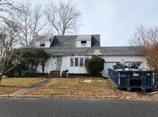166 Jefferson Ave, Brentwood, NY 11717