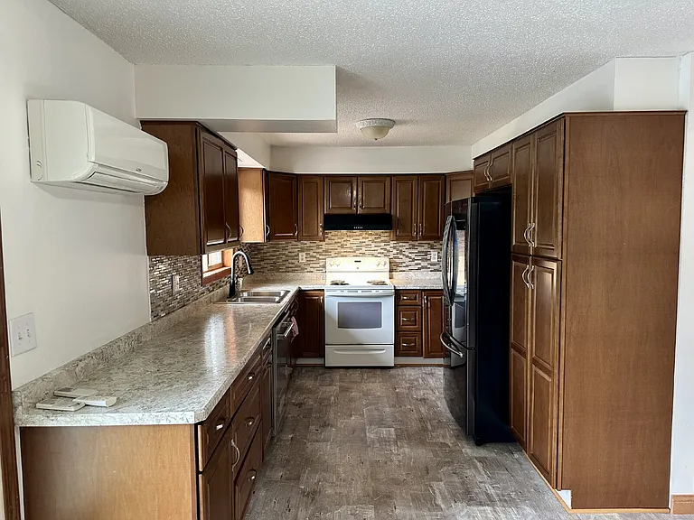 2731 Triggs Ave — Photo 9