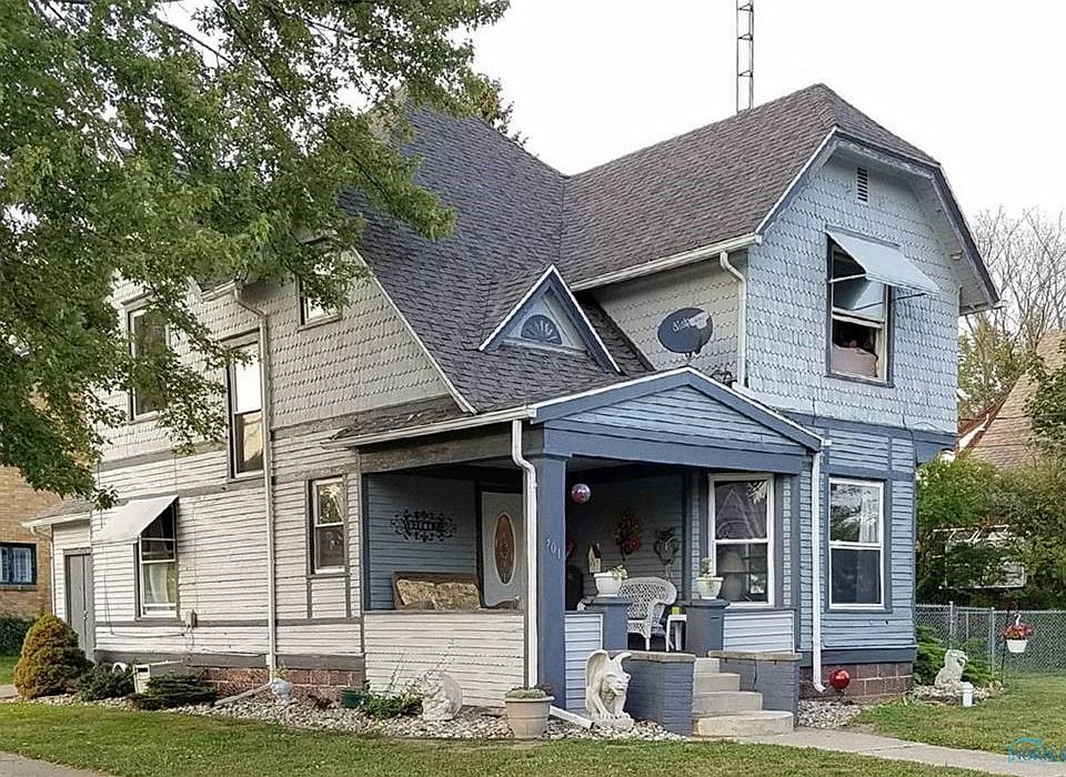 1st image of 301 E Washington St