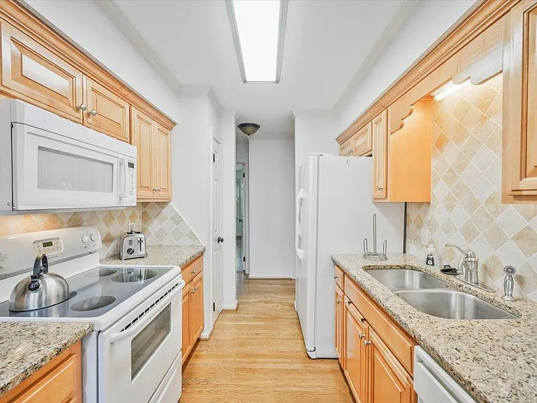 206 Westchase Dr — Photo 13