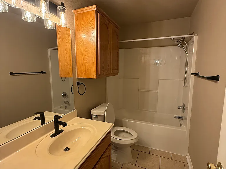 2070 Bentwood Dr — Photo 10