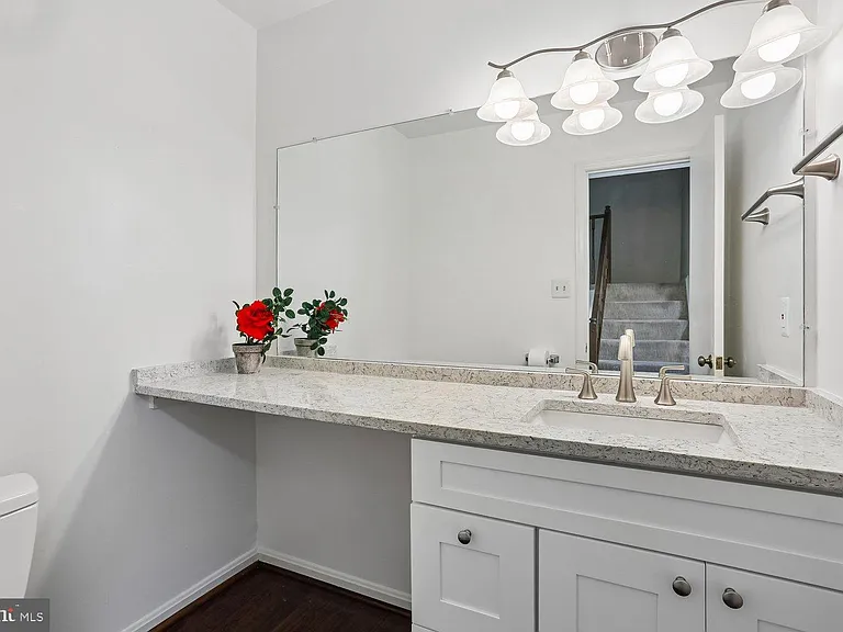 7561 Heatherton Ln — Photo 17