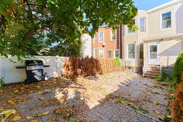 Rented by Owner | media 12