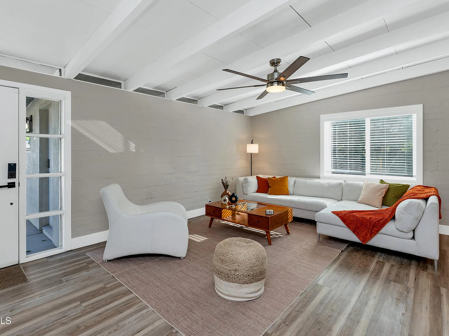 3 bed, 2.0 bath, 1745 sqft, $3,500 — Photo 2