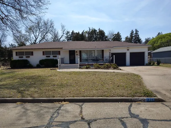 1804 E Woodland Rd, Ponca City, OK 74604