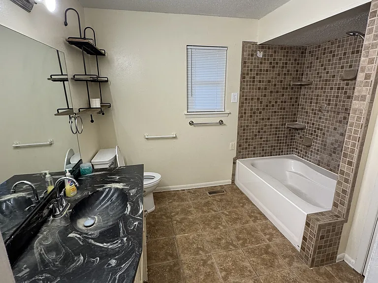 5505 Ridgewood Ln — Photo 3
