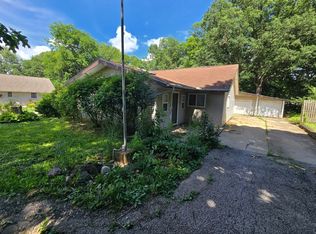 16 Wilshire Wood Dr, Mackinaw, IL 61755