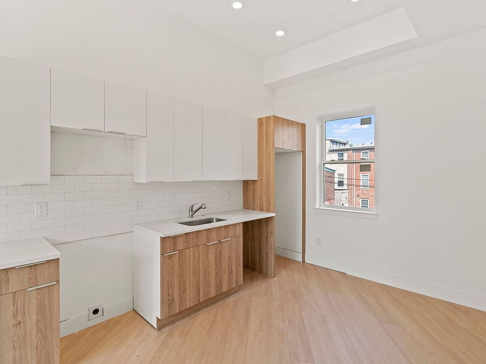 1st image of 3952 Lancaster Ave #1