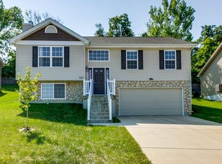 823 Memory Ln, Fenton, MO 63026