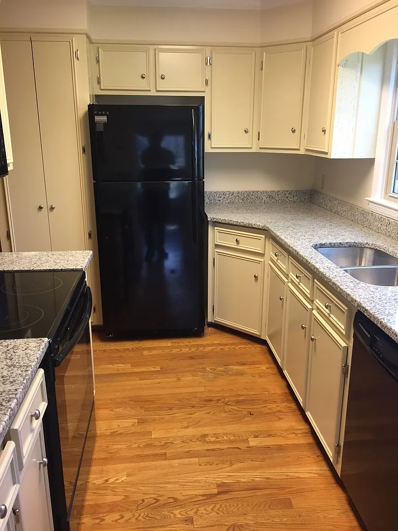 Move in Special 1/2 off the first months rent with 13 month lease — Photo 3