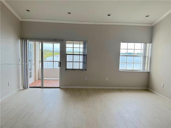 5th image of 2831 E Oakland Park Blvd