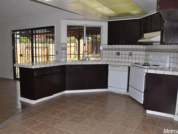 3rd image of 7381 Meadowgate Dr