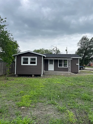 231 W C Ave Photo 1