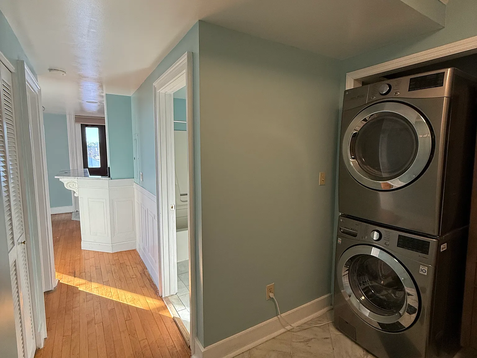 2 bed, 1050 sqft, $2,200 — Photo 4