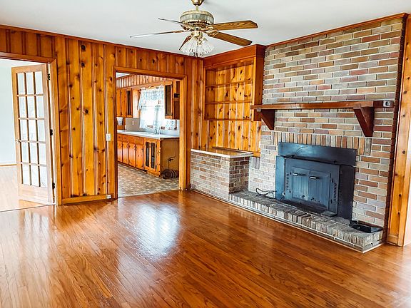 4th image of 77 Towhee St.