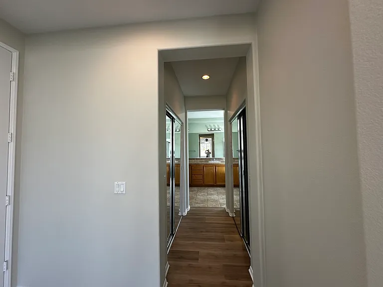 Emerald Ave — Photo 22