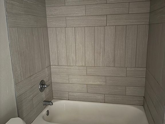 5th image of 803 E Hill Ave #3
