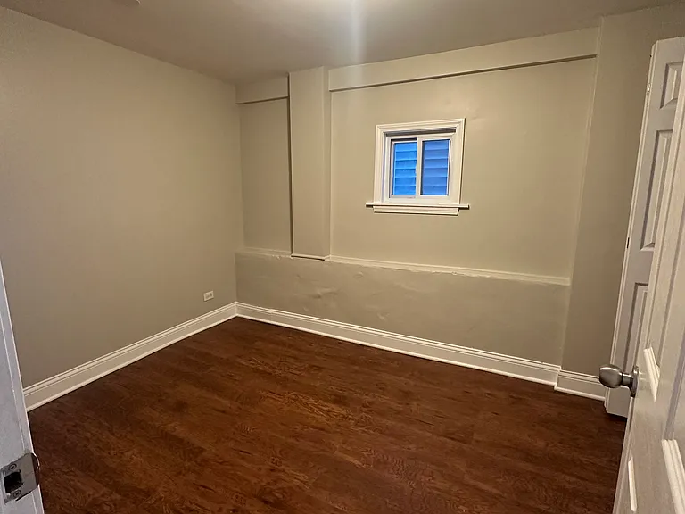 additional photos of bedroom