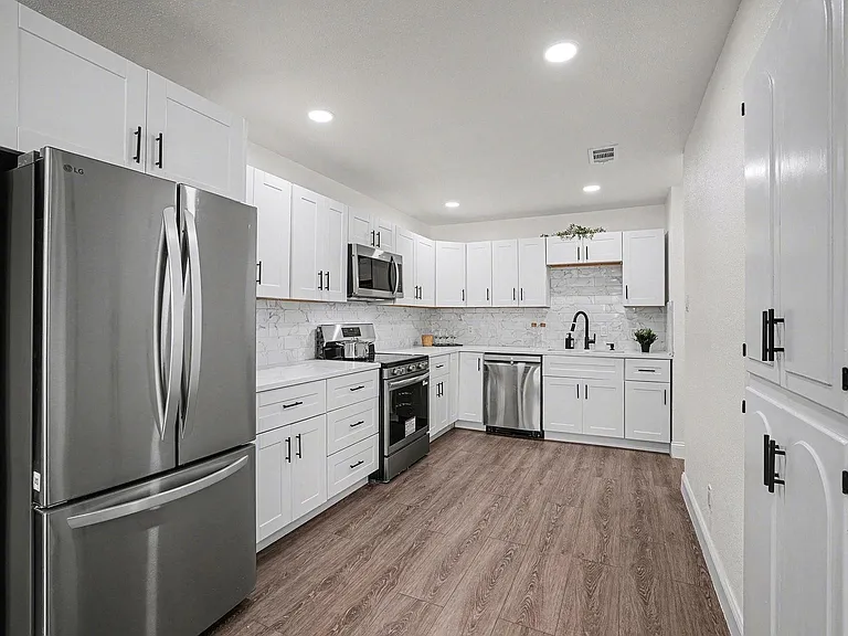 716 E Pecan St #722 — Photo 12