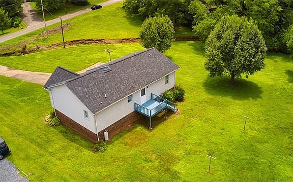 3rd image of 3331 Peachtree Pl