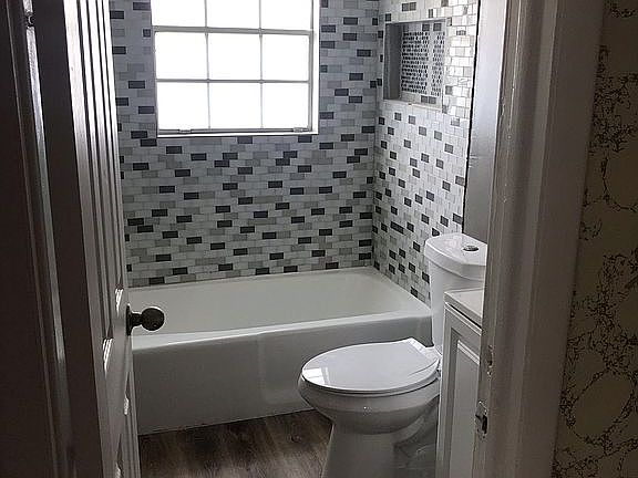 5th image of 5605 Thunderbird St APT B