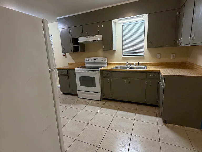 809 E Magnolia Dr — Photo 8