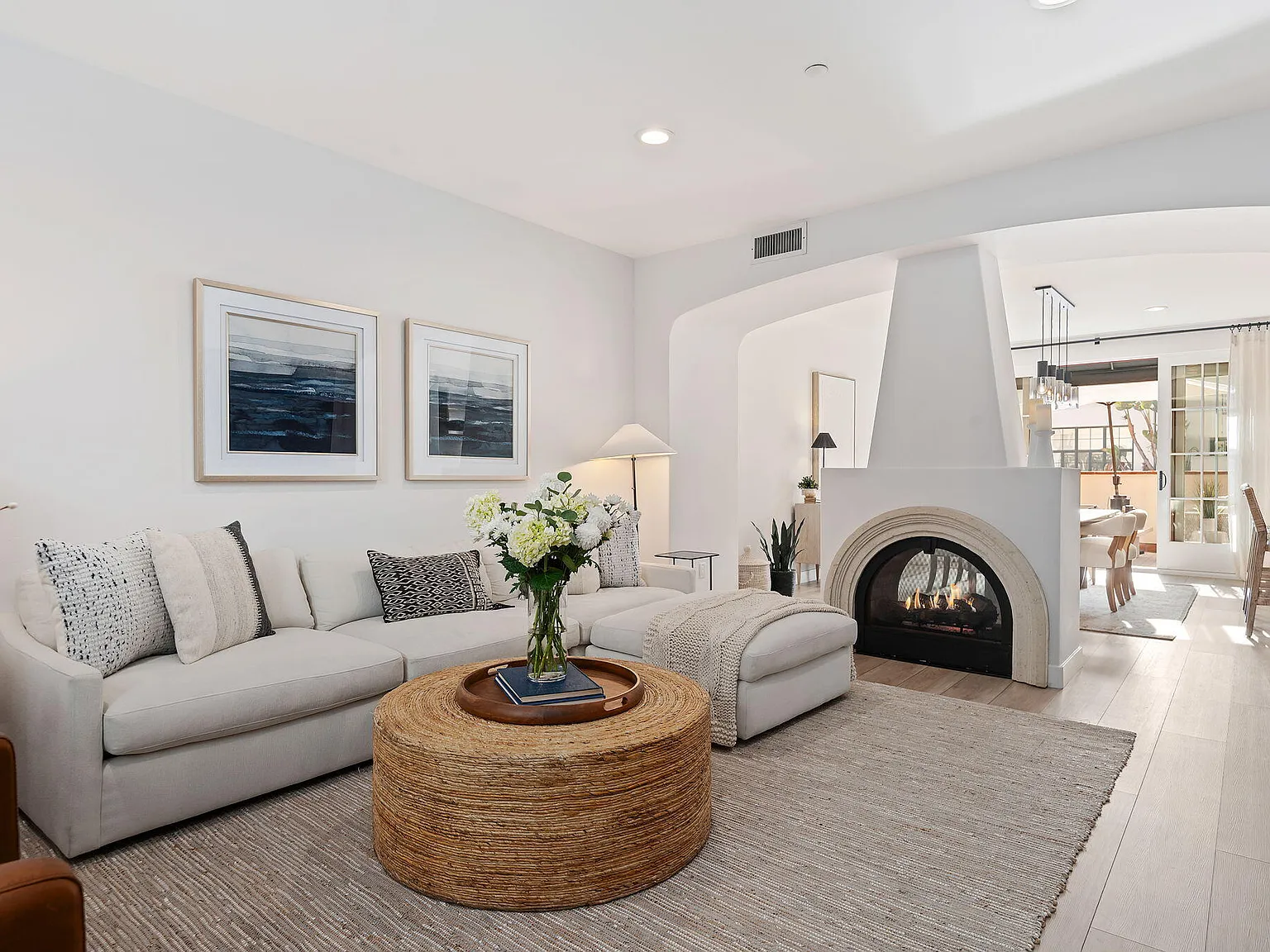 2 bed, 2.5 bath, 1819 sqft, $9,900 — Photo 2