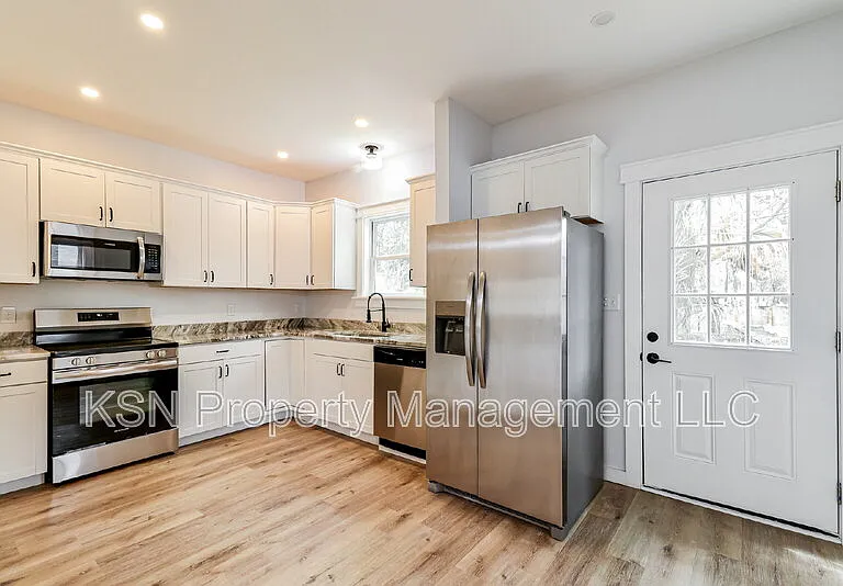1025 W 38th St — Photo 3