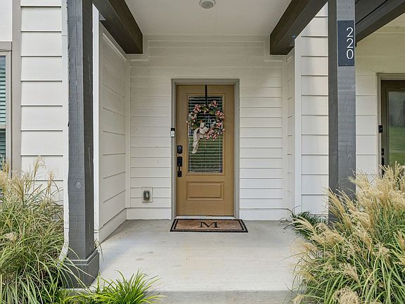 2nd image of 220 Thompson Park Dr