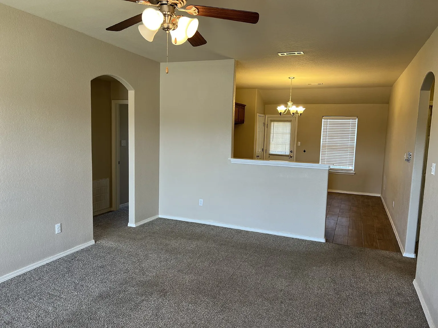 3 bed, 2.0 bath, 1264 sqft, $1,600 — Photo 3